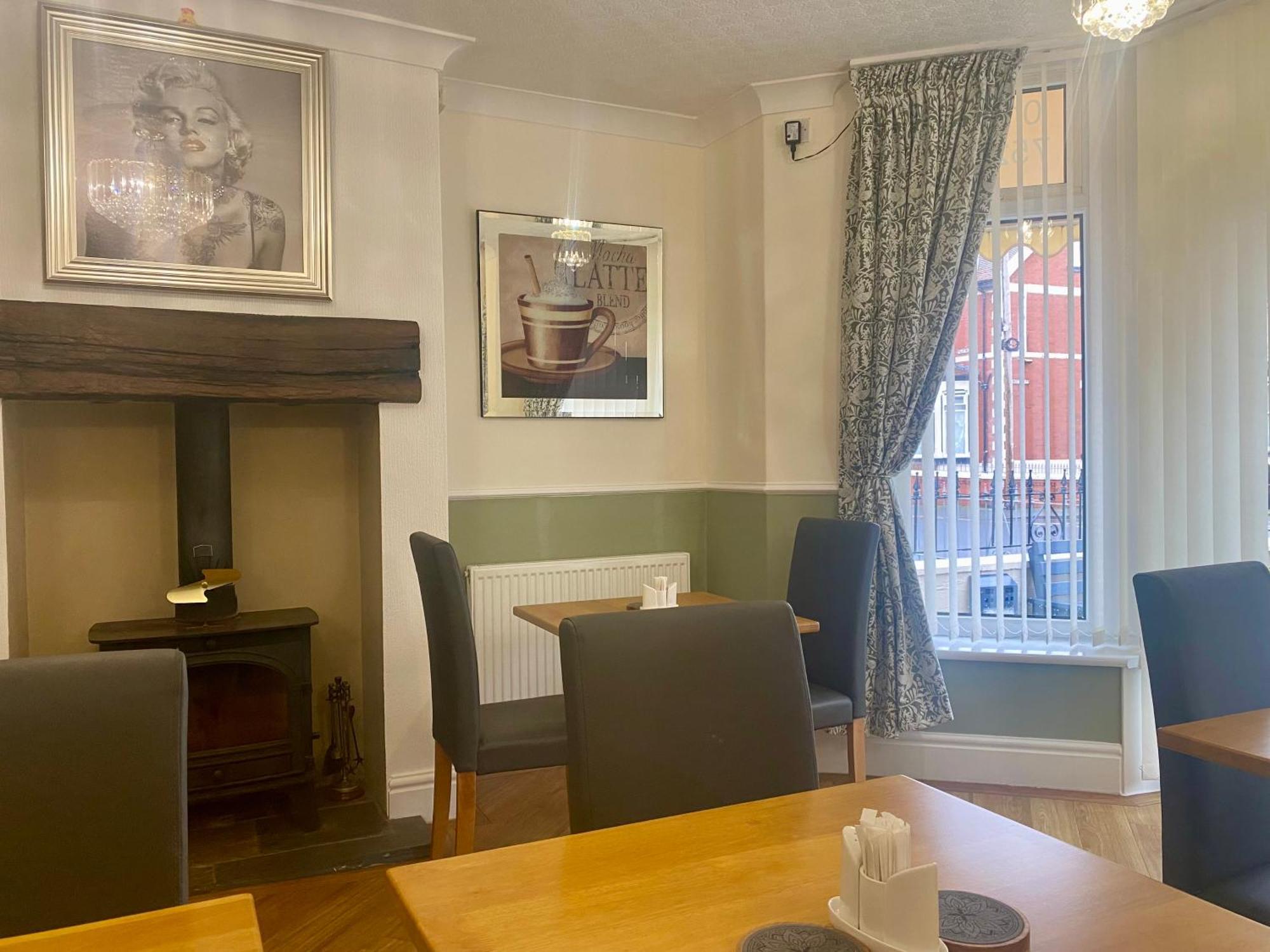 The Libra - Adults Only B&B With Guaranteed Carpark, Blackpool